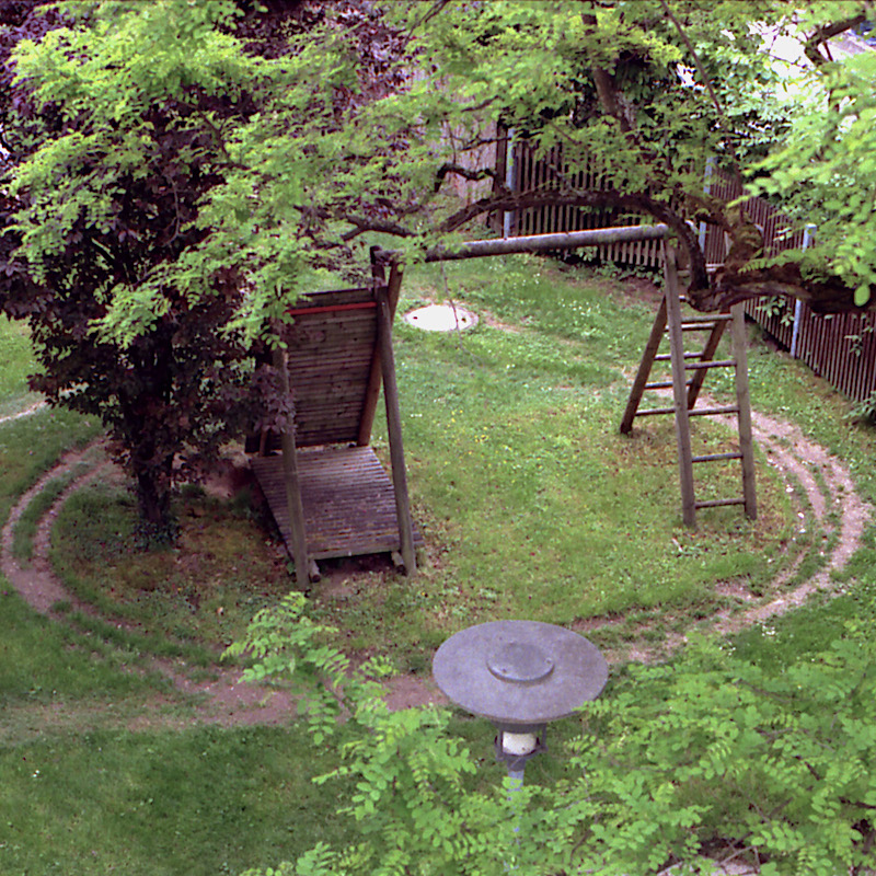 Blick in den Innenhof eines Wohnheims (2003)